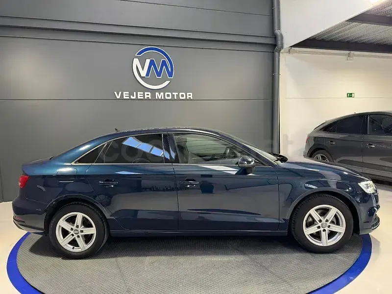 Usado Audi A3 116 HP (85 kW) 2019 Azul Sedan