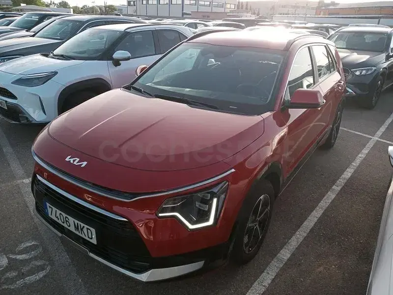 Usado Kia Niro 141 CV (103 kW) 2023 Rojo SUV