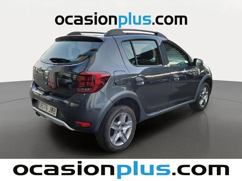 Usado Dacia Sandero Stepway 90 CV (66 kW) 2017 Gris Utilitario