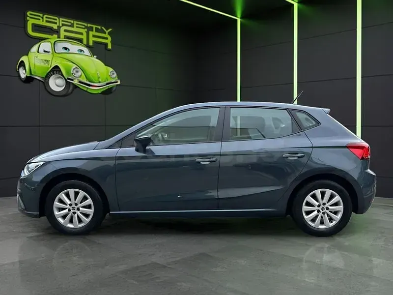 Usado Seat Ibiza Style Plus 110 CV (80 kW) 2022 Gris / plata Utilitario