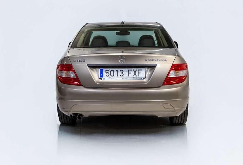 Usado Mercedes C180 Classic 156 CV (114 kW) 2007 Marrón Berlina