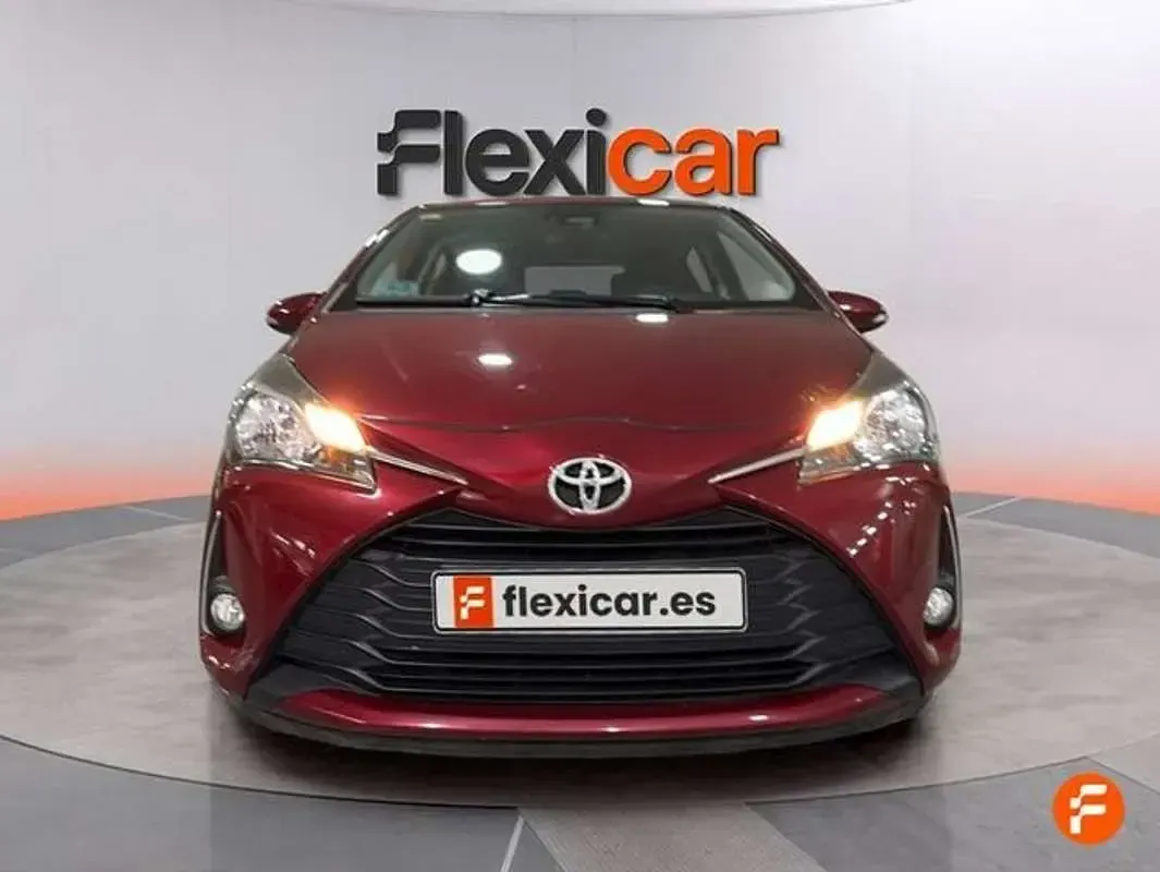 Usado Toyota Yaris Active 69 CV (50 kW) 2019 Rojo Utilitario