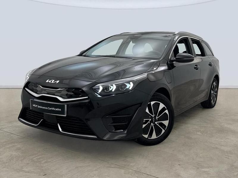 Usado Kia Ceed 141 CV (103 kW) 2024 Negro Utilitario
