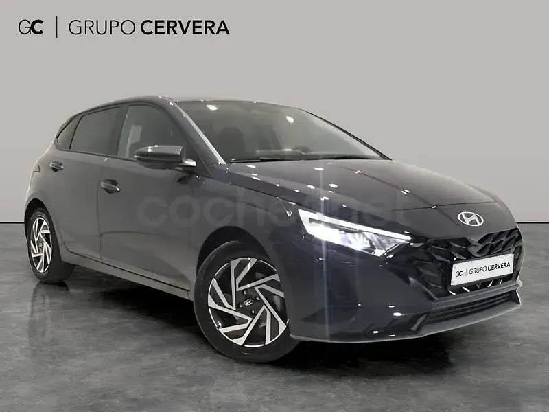 Usado Hyundai i20 100 CV (73 kW) 2025 Gris / plata Utilitario