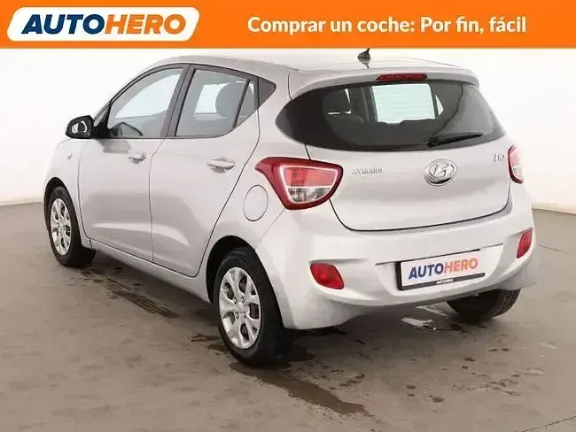 Usado Hyundai i10 67 CV (49 kW) 2015 Gris Utilitario