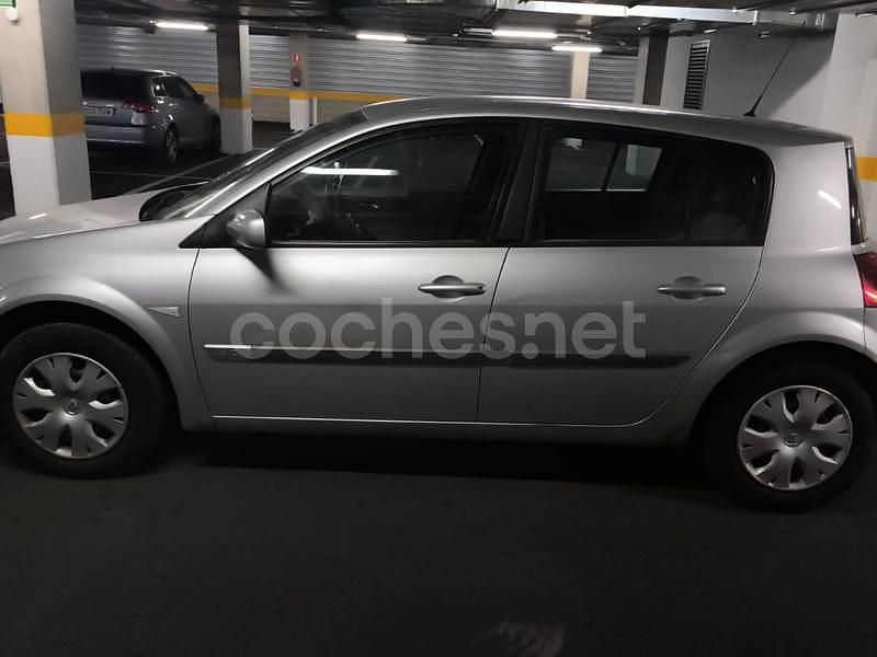 Usado Renault Mégane II Dynamique 105 CV (77 kW) 2007 Gris / plata Berlina