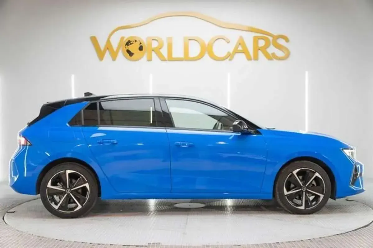 Usado Opel Astra 131 CV (96 kW) 2025 Azul Utilitario