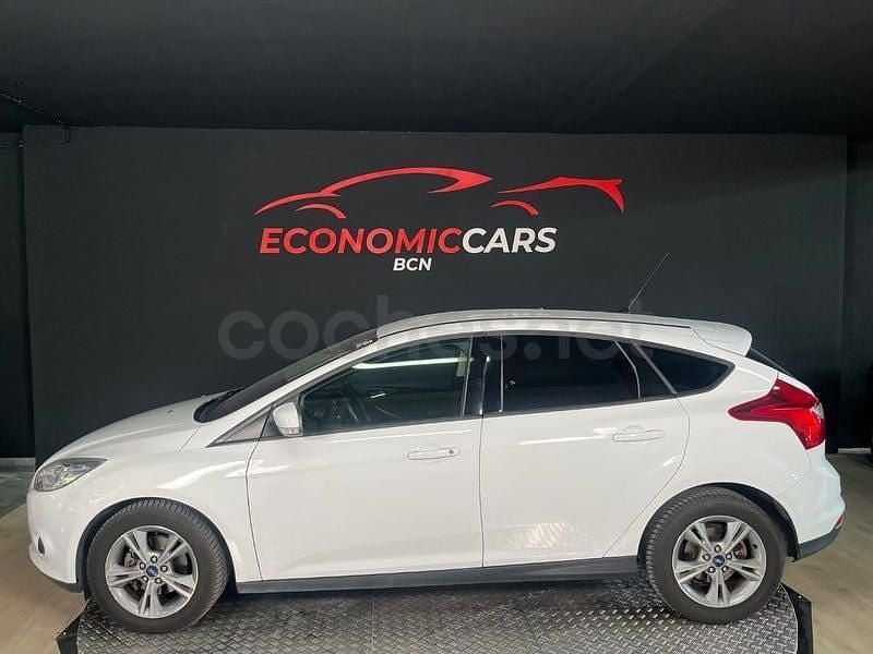 Usado Ford Focus 115 CV (84 kW) 2014 Blanco Berlina