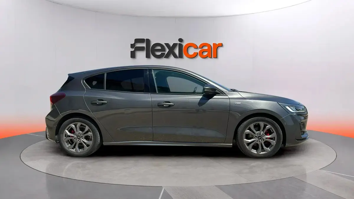 Usado Ford Focus ST-Line 125 CV (91 kW) 2022 Gris Berlina