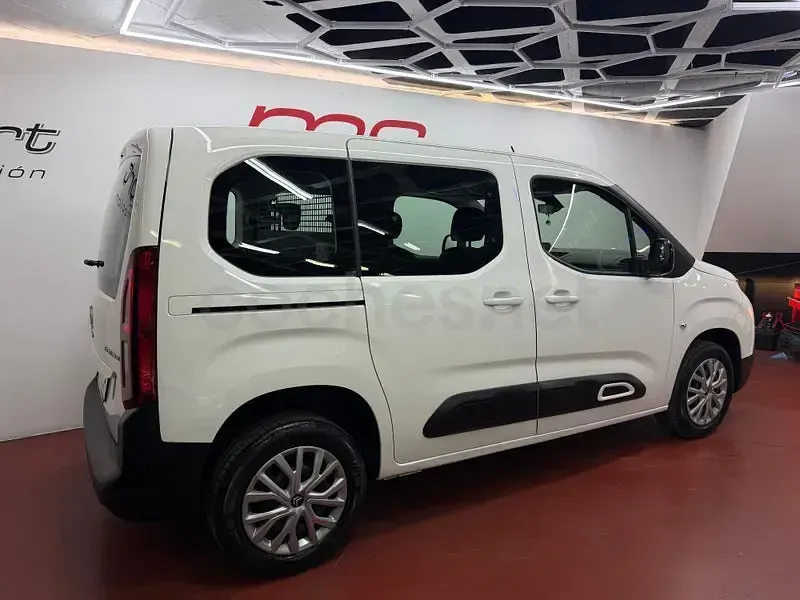 Usado Citroën Berlingo Feel 102 CV (75 kW) 2022 Blanco Monovolumen