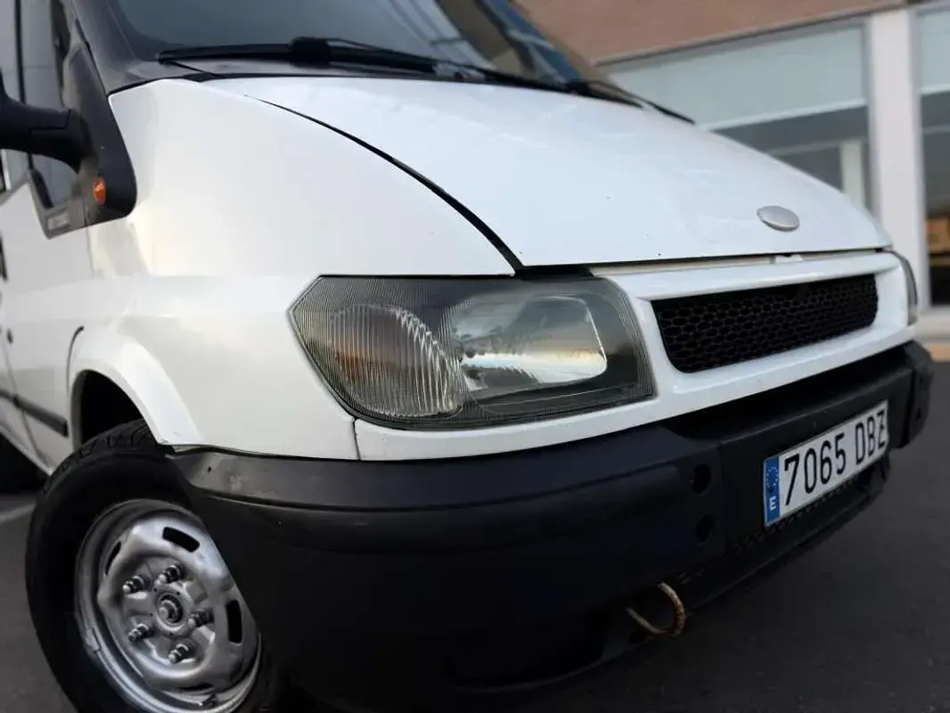 Usado Ford Transit 125 CV (91 kW) 2005 Blanco Van