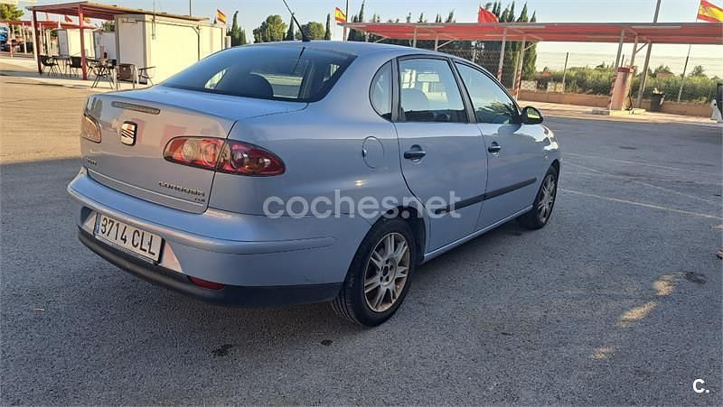 Usado Seat Cordoba Stella 100 CV (73 kW) 2003 Azul Berlina
