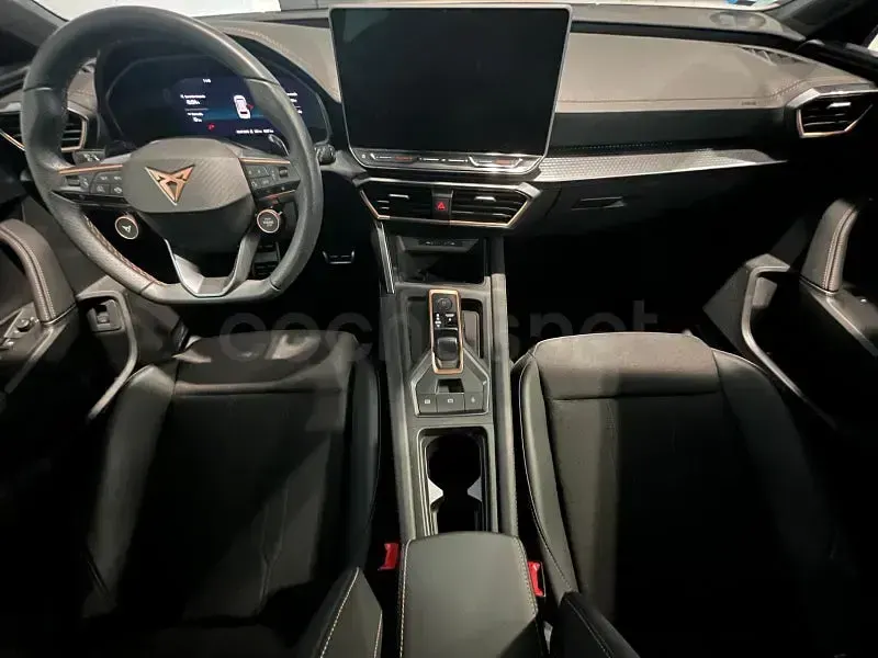 Usado Cupra Leon 150 CV (110 kW) 2024 Azul Familiar