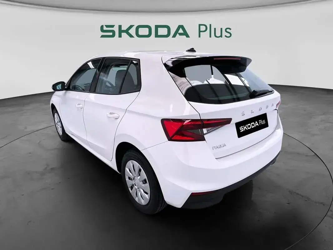 Usado Skoda Fabia Essence 95 CV (69 kW) 2023 Blanco Utilitario