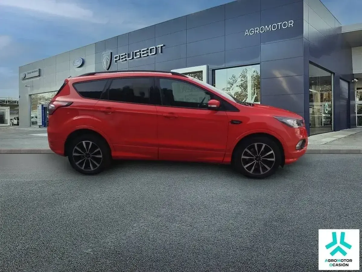 Usado Ford Kuga ST-Line 176 HP (129 kW) 2019 Vermelho SUV