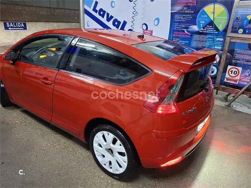 Usado Citroën C4 110 CV (80 kW) 2007 Rojo Berlina