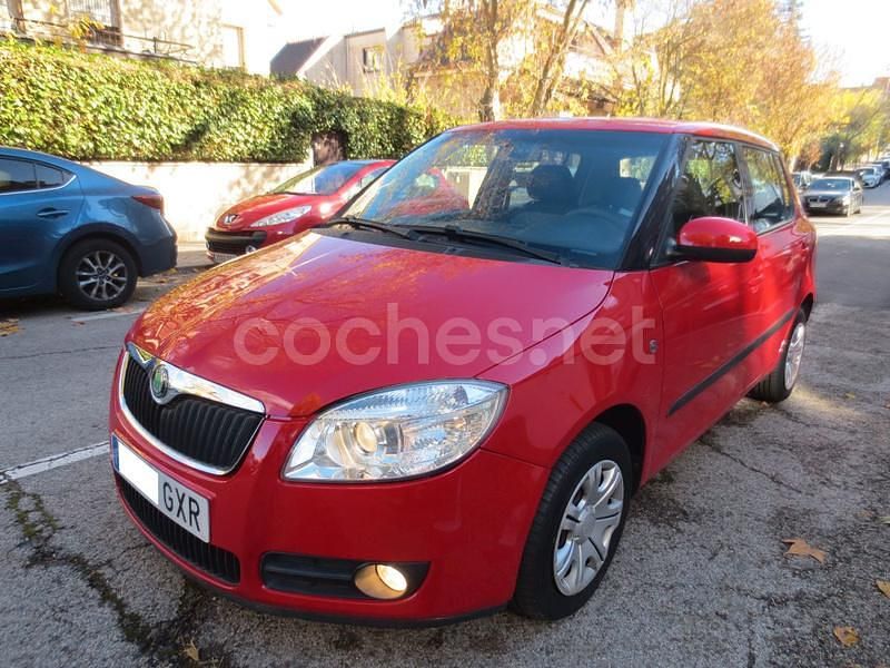 Rojo Usado 2010 Skoda Fabia Berlina | 5200 € (Precio justo) - Imagen 1/4