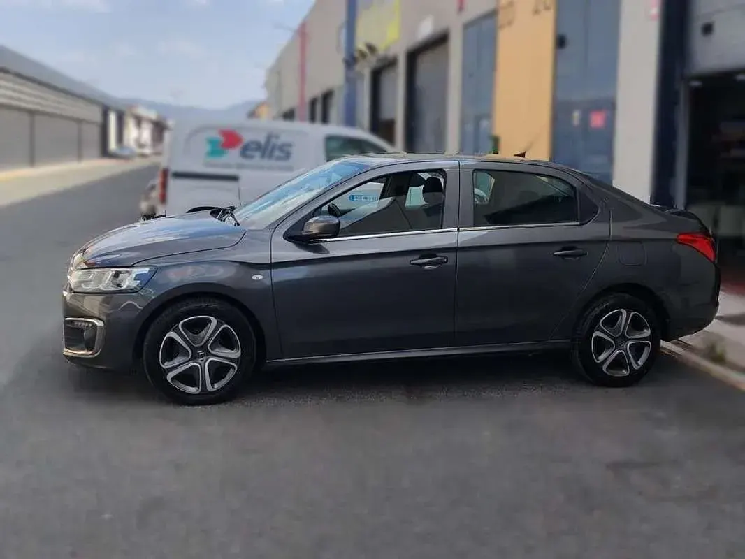 Usado Citroën C-Elysee I Shine 99 CV (72 kW) 2018 Gris Berlina
