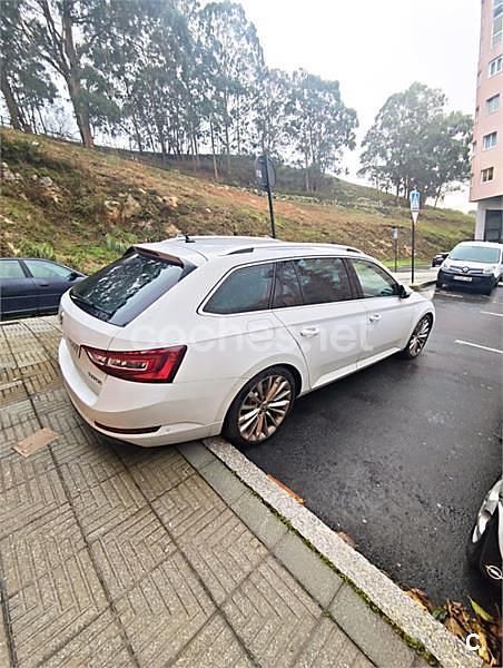 Usado Skoda Superb Style 190 CV (139 kW) 2016 Blanco Familiar