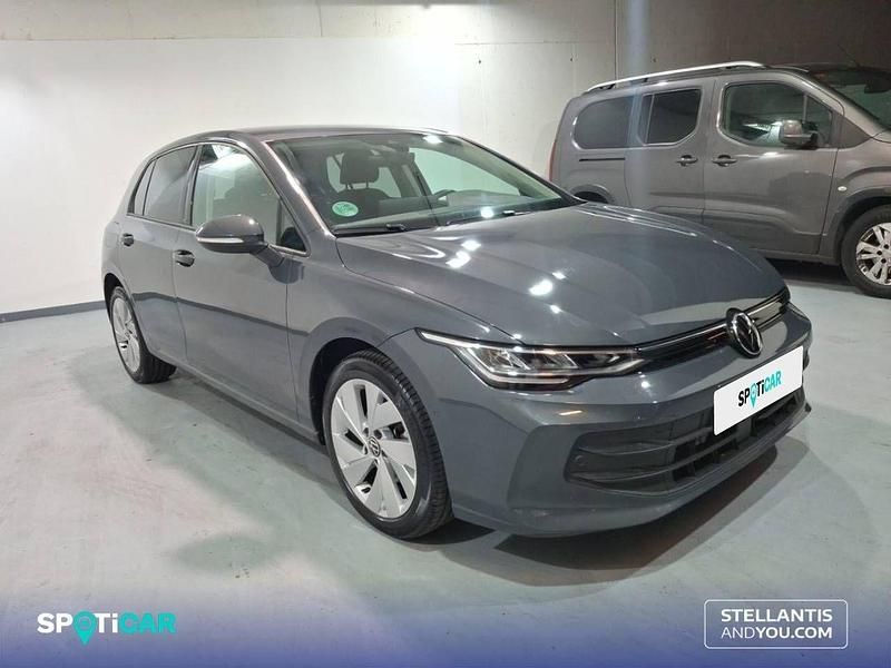 Usado VW Golf VIII 115 CV (84 kW) 2025 Gris Berlina