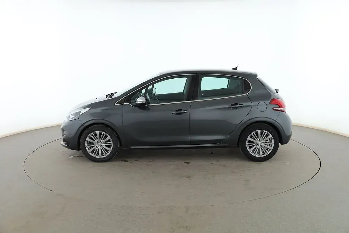 Usado Peugeot 208 Allure 110 CV (80 kW) 2016 Gris Utilitario