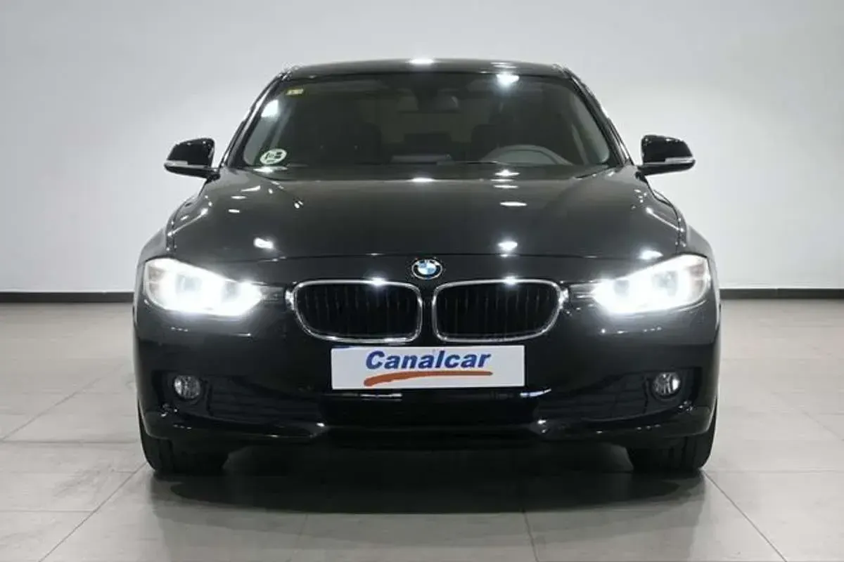 Usado BMW 318 Comfort Edition 143 CV (105 kW) 2014 Negro Berlina