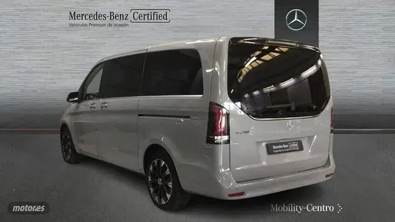 Usado Mercedes V250 Avantgarde 2024 Gris Monovolumen
