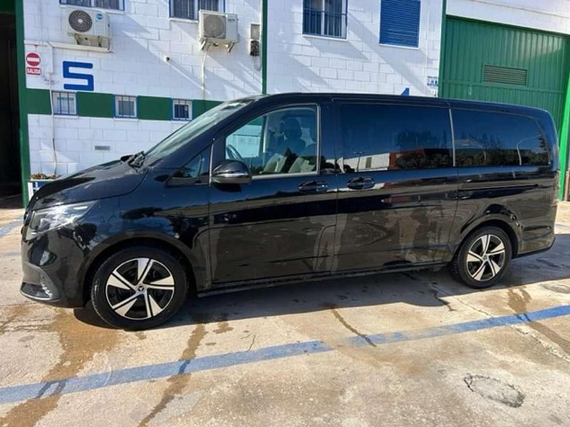 Usado Mercedes V220 163 CV (119 kW) 2024 Negro Monovolumen