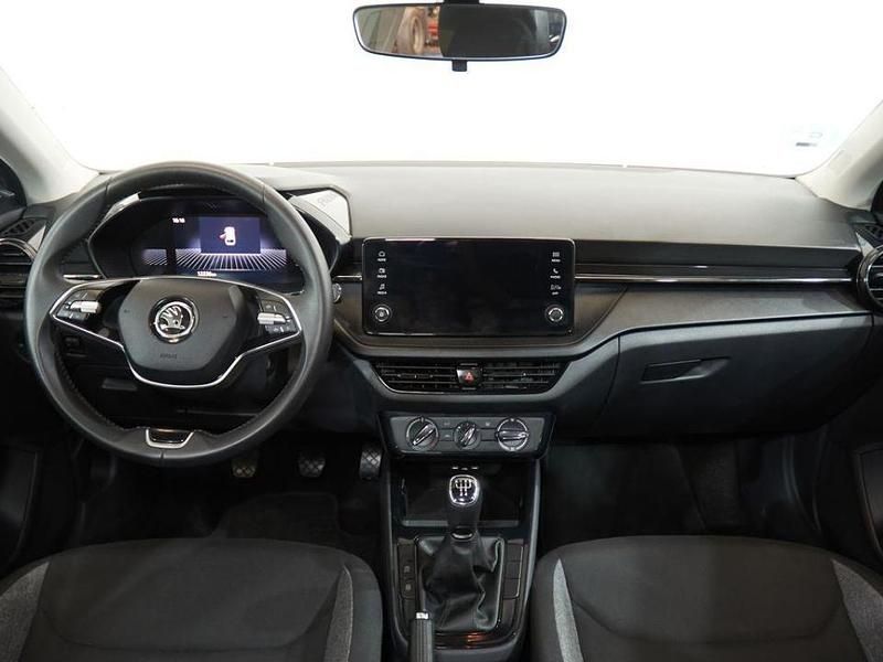 Usado Skoda Fabia Essence 80 HP (58 kW) 2025 Azul Citadino
