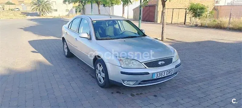 Usado Ford Mondeo Ghia 130 CV (95 kW) 2005 Gris / plata Berlina
