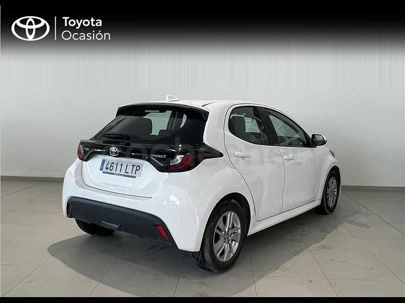Usado Toyota Yaris Hybrid Business Edition 116 CV (85 kW) 2021 Blanco Berlina