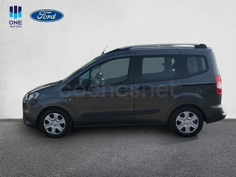 Usado Ford Tourneo Courier Ambiente 100 CV (73 kW) 2019 Gris / plata Monovolumen