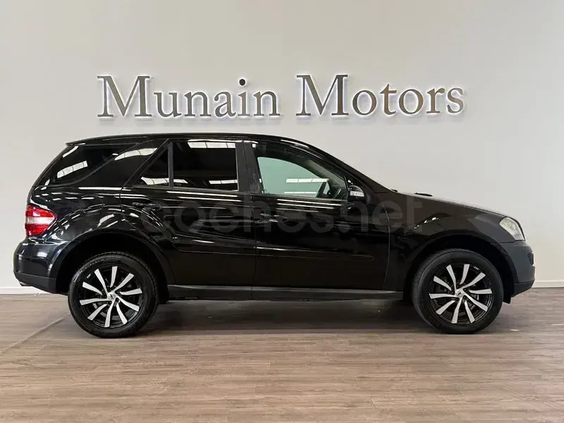 Usado Mercedes ML280 190 CV (139 kW) 2007 Negro SUV