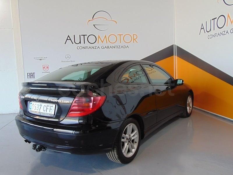Usado Mercedes C180 143 CV (105 kW) 2003 Negro Berlina