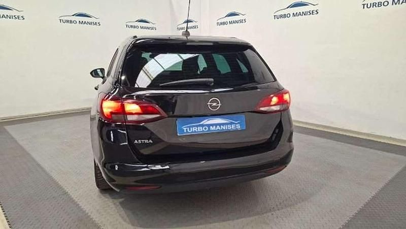 Usado Opel Astra Ultimate 145 CV (106 kW) 2021 Negro Familiar