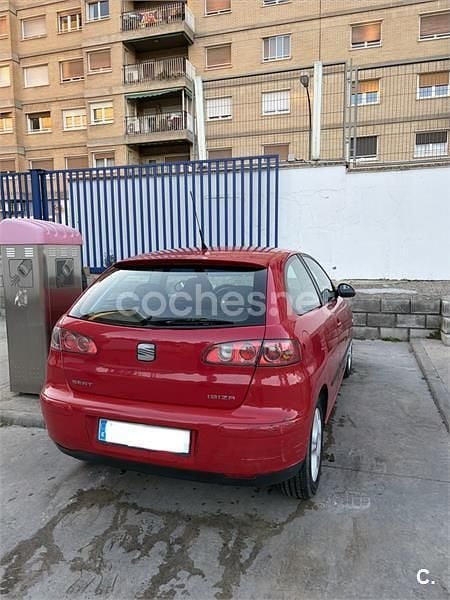 Usado Seat Ibiza 100 CV (73 kW) 2004 Rojo Utilitario