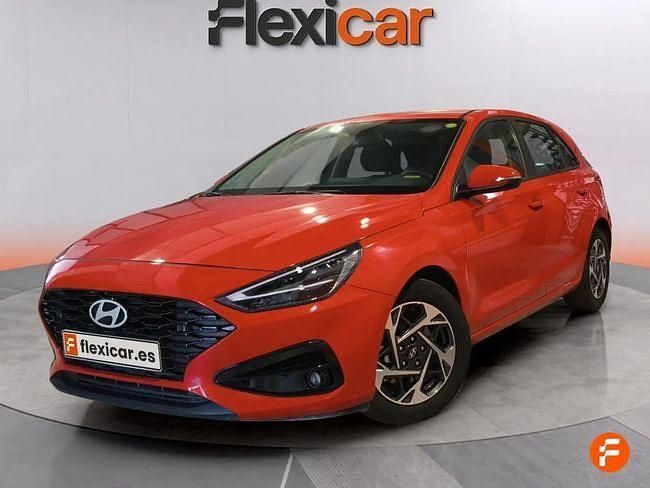 Usado Hyundai i30 120 CV (88 kW) 2024 Rojo Berlina