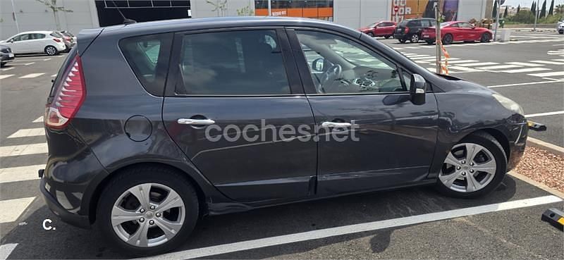 Usado Renault Scénic III Privilege 150 CV (110 kW) 2011 Negro Monovolumen