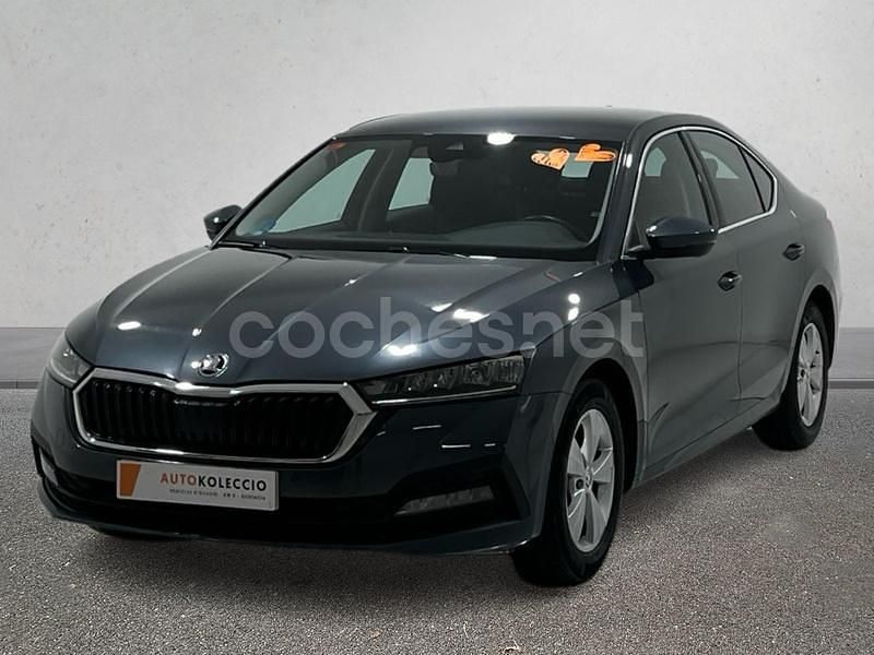 Gris / plata Usado 2021 Skoda Octavia Ambition Berlina | 19.990 € (Precio justo) - Imagen 1/4