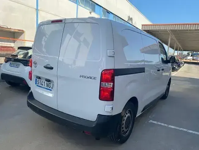 Usado Toyota Proace 120 CV (88 kW) 2025 Blanco Monovolumen