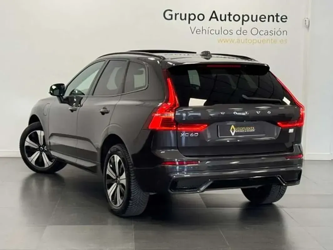 Usado Volvo XC60 Plus 351 CV (258 kW) 2024 Gris SUV