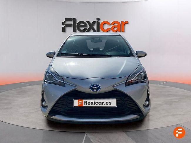 Usado Toyota Yaris Hybrid Active 100 CV (73 kW) 2019 Gris