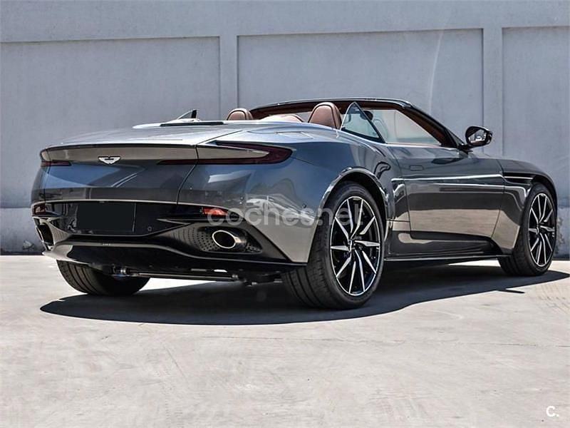 Usado Aston Martin DB11 510 CV (375 kW) 2019 Gris / plata Descapotable