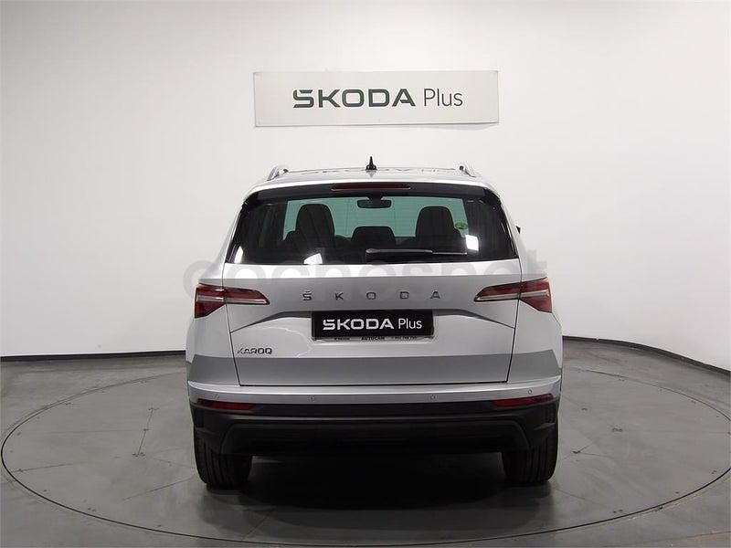 Usado Skoda Karoq 150 CV (110 kW) 2024 Gris plata SUV