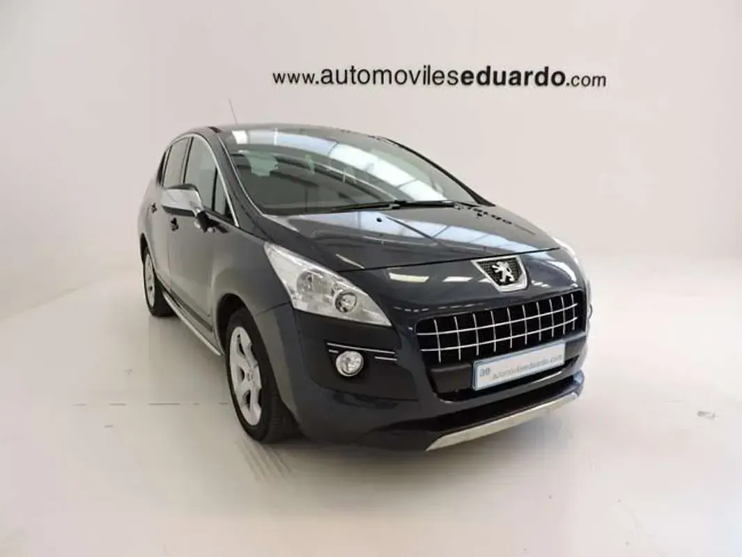 Usado Peugeot 3008 Style 120 CV (88 kW) 2013 Gris Familiar