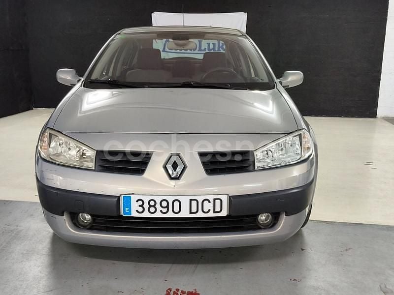 Gris / plata Usado 2005 Renault Mégane II Dynamique Berlina | 1950 € (Buen precio) - Imagen 1/4