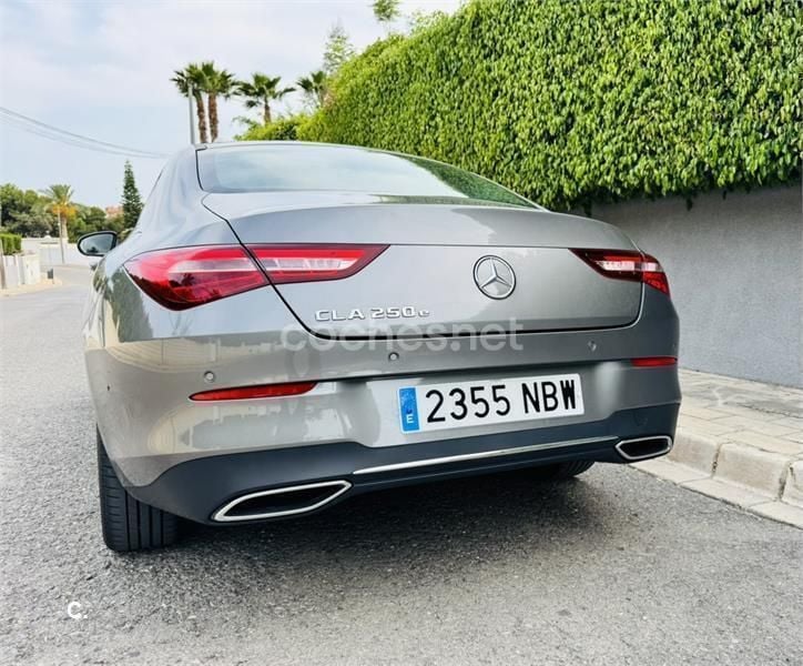 Gris / plata Usado 2021 Mercedes CLA250e Berlina | 25.900 € (Buen precio) - Imagen 1/4