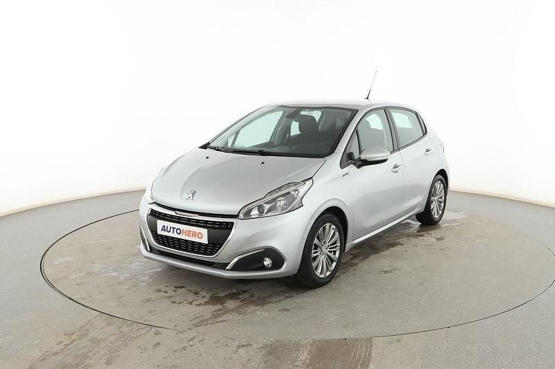 Usado Peugeot 208 Signature Sky 82 CV (60 kW) 2018 Gris Utilitario