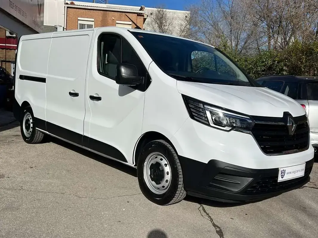 Usado Renault Trafic 110 CV (80 kW) 2024 Blanco Monovolumen