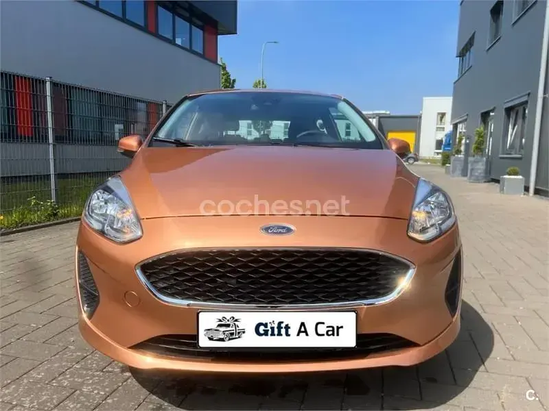 Usado Ford Fiesta Trend 85 CV (62 kW) 2018 Naranja Utilitario